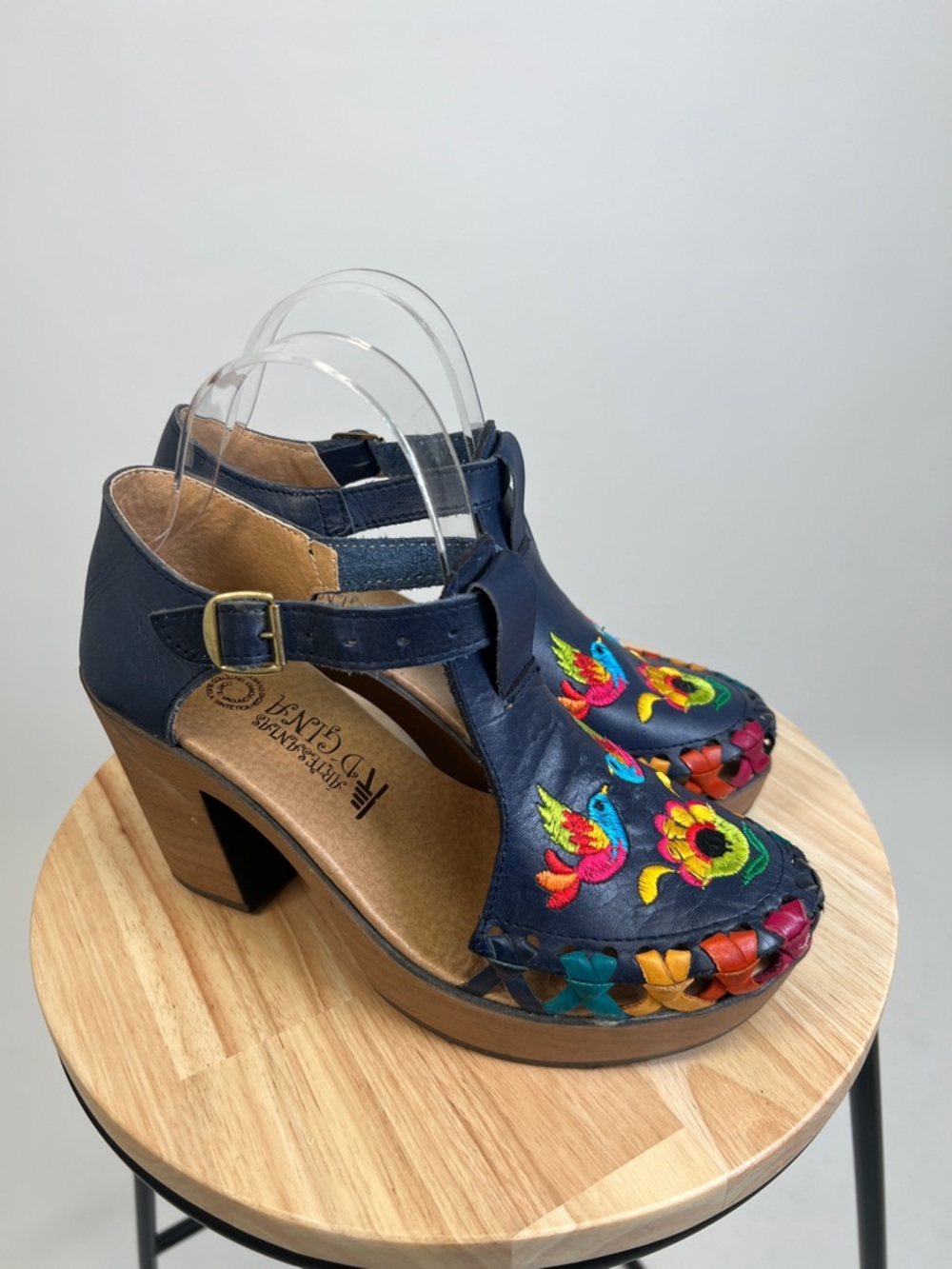 Artesanias D'Gina Navy Leather Heels Embroidered Sunflower Birds Size 5 Runs Big